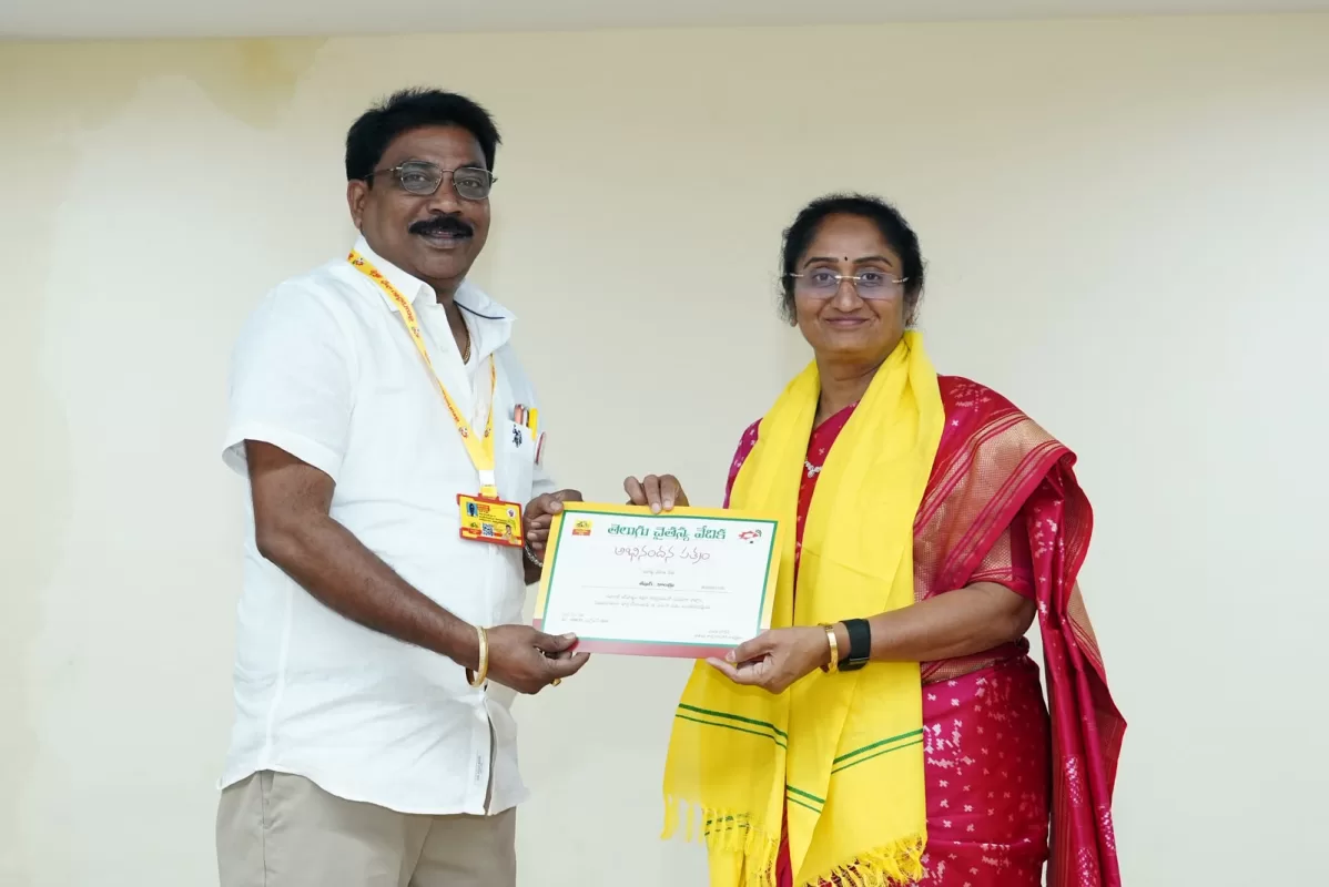 టీడీపీ సమావేశంలో చినకొండేపూడి నాయకుడు కాండ్రు శేఖర్‌కు గౌరవం
