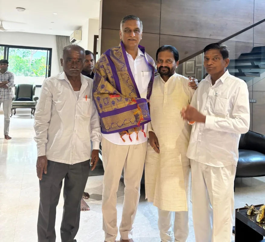 హరీష్ రావును కలిసిన ఎస్సీ కార్పొరేషన్ మాజీ చైర్మన్ వై నరోత్తం