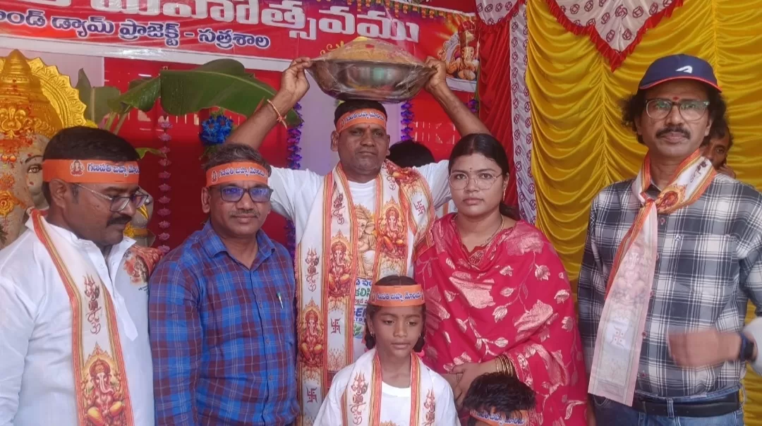 సత్రశాలలోవినాయక నిమజ్జనం, రూ, 65వేలు పలికిన లడ్డు,