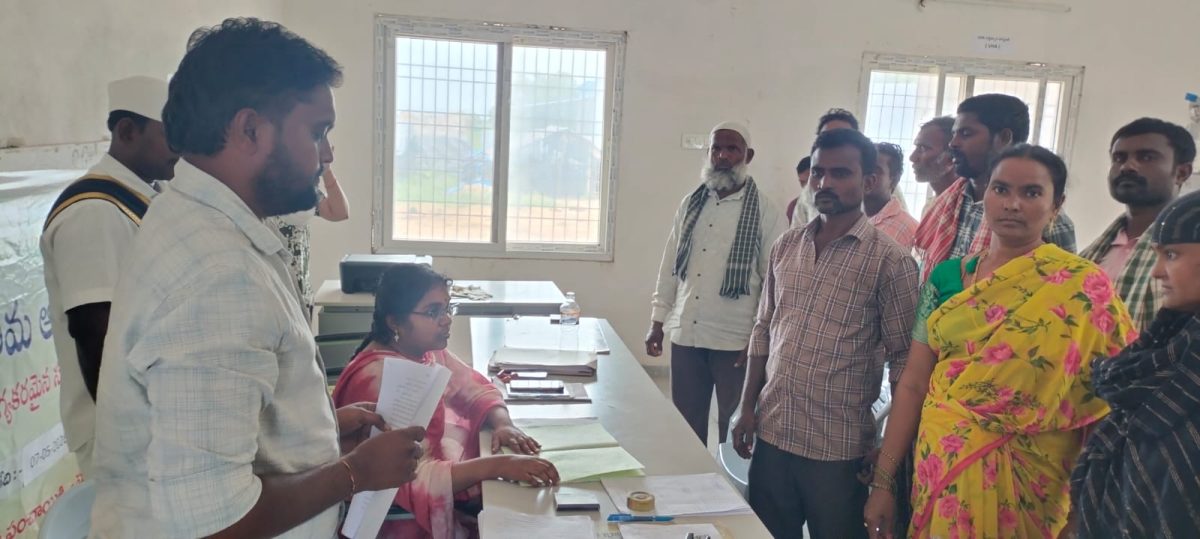 నూతన ఓటర్లు నమోదు చేసుకోవాలి, తహశీల్దార్ ఎం, దీప్తి