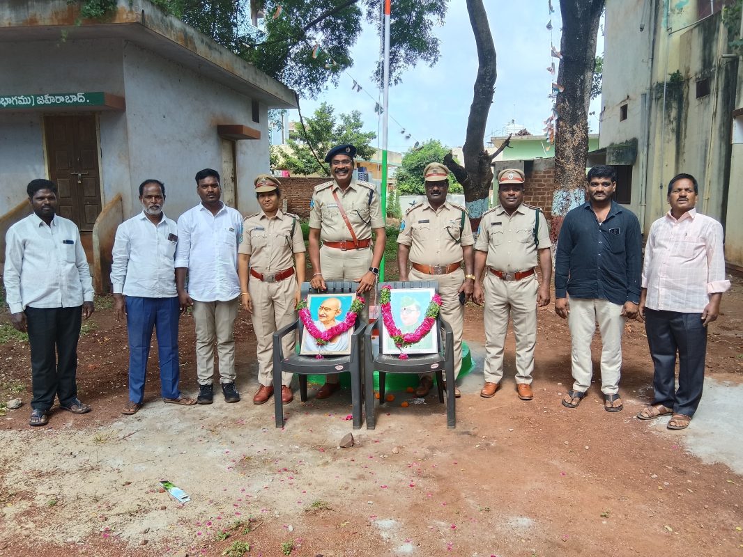 సౌస్వతంత్ర దినోత్సవ ఎగిరిన జాతీయ జెండా పీఠం