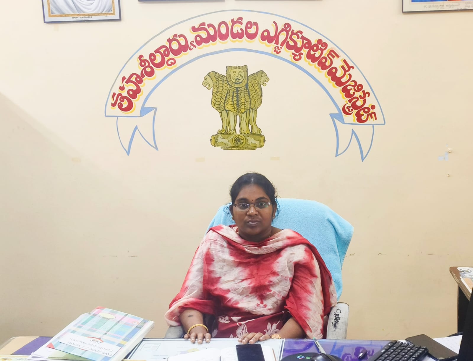 ముసాయిదా ఓటర్ల జాబితాలో 36 0 64 మంది ఓటర్లు,, తహశీల్దార్