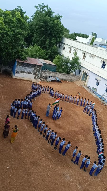 భారత చిత్రపట ఆకృతిలో బాలవికాస్ విద్యార్థులు విన్యాసాలు