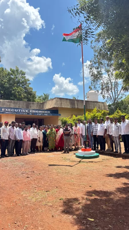 ఇరిగేషన్ కార్యాలయంలో ఎగిరిన త్రివణ పథకం