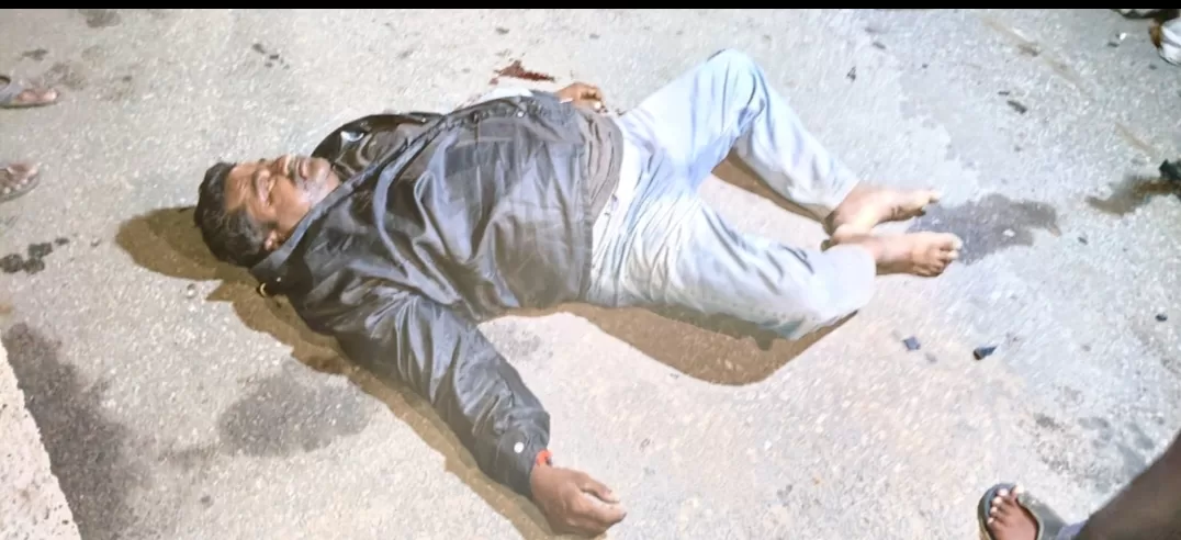 ఓవర్‌టేక్ ప్రయత్నంలో  ఘోర  ప్రమాదం, ఒకరు మృతిచెందగా మరొకరి పరిస్థితి విషమంగా ఉంది,