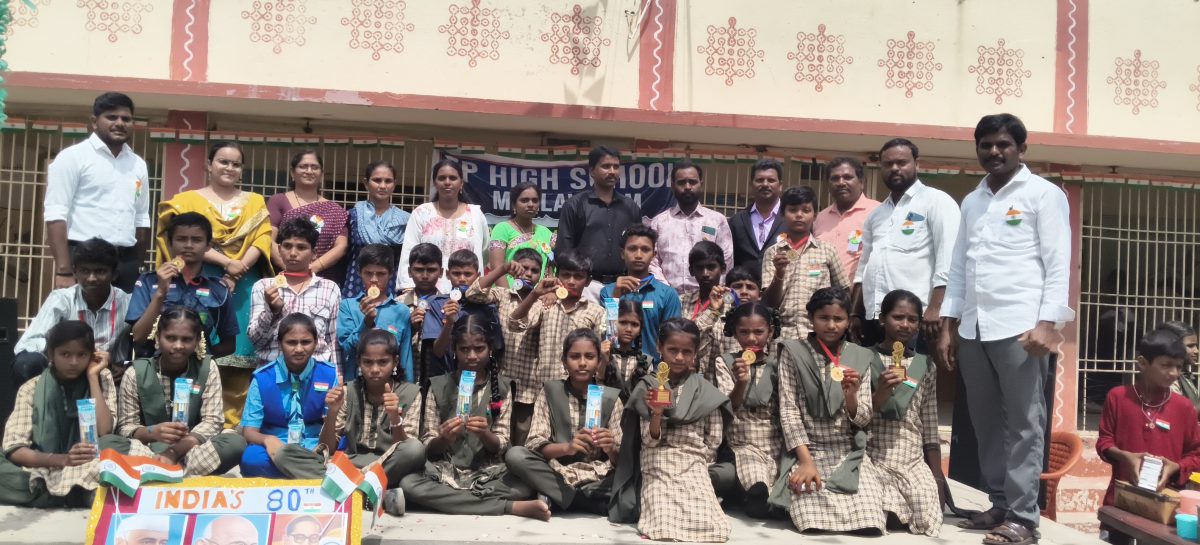 విద్యార్థులకు మదర్ ఫౌండేషన్ మల్లవరం ఆధ్వర్యంలో బహుమతులు పంపిణీ