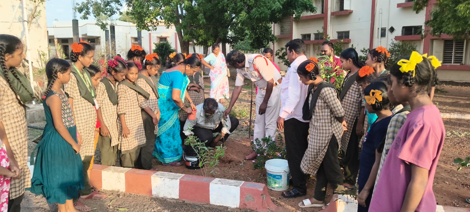 పర్యావరణ పరిరక్షణకు మొక్కలు దోహద పడతాయి అద్దంకి సీఐ సుబ్బరాజు