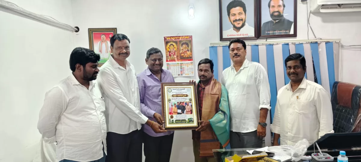అంకిత భావానికి దక్కిన గౌరవం.. మున్సిపల్ ట్రాక్టర్ డ్రైవర్ వెంకటేశ్వర్లకు జిల్లాస్థాయి ఉత్తమ సేవా పురస్కారం..