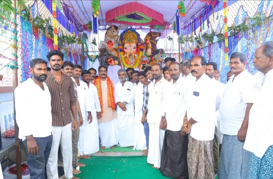 వినాయక చవితి వేడుకల్లో పాల్గొన్న మాజీ ఎమ్మెల్యే పిన్నెల్లి