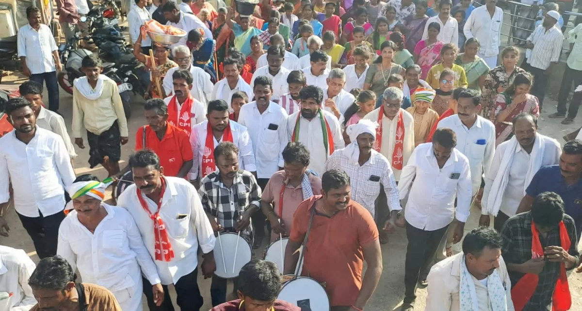 ఘనంగా కాంగ్రెస్, సీపీఐ కుటుంబాల వనభోజనాలు.