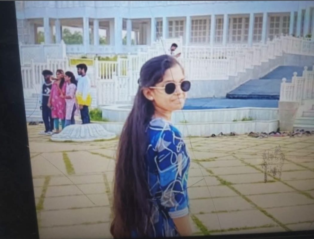 ప్రేమ పేరుతో దారుణం,, యువతని హత్య చేసి దాహనం చేసిన ప్రియుడు